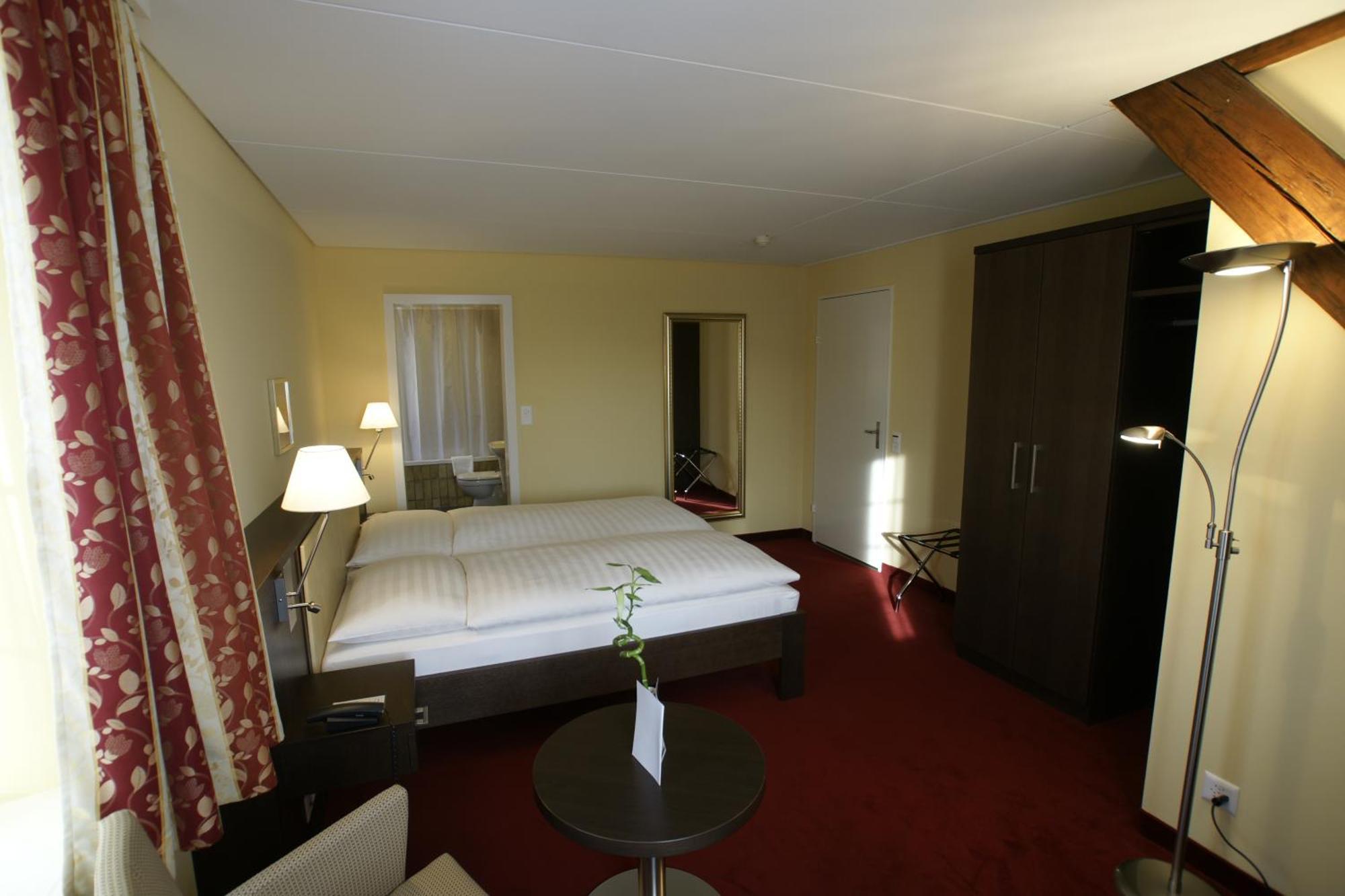 Ochsen Lenzburg Hotel Kültér fotó